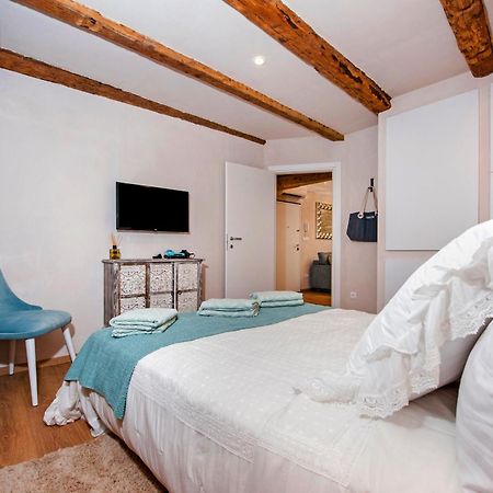 Apartments Casa De Amicis روفينج الغرفة الصورة